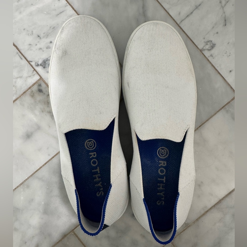 White Rothy’s slip on shoes￼